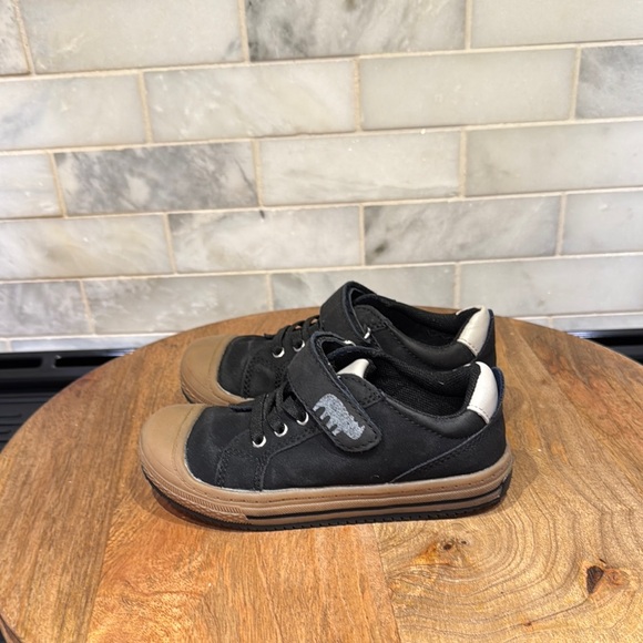 Dream Pairs Other - Dream Pairs Storybook Walking Skate Black and Tan Kids Shoes